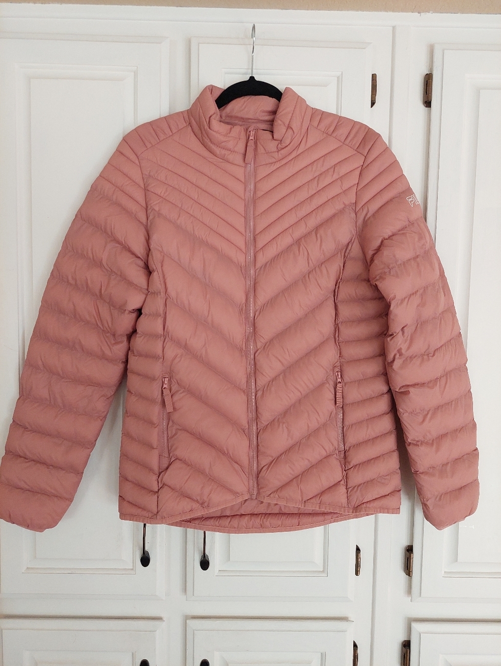 FILA Women's Lightweight Chevron Quilted Puffer Jacket in Misty Rose Size L